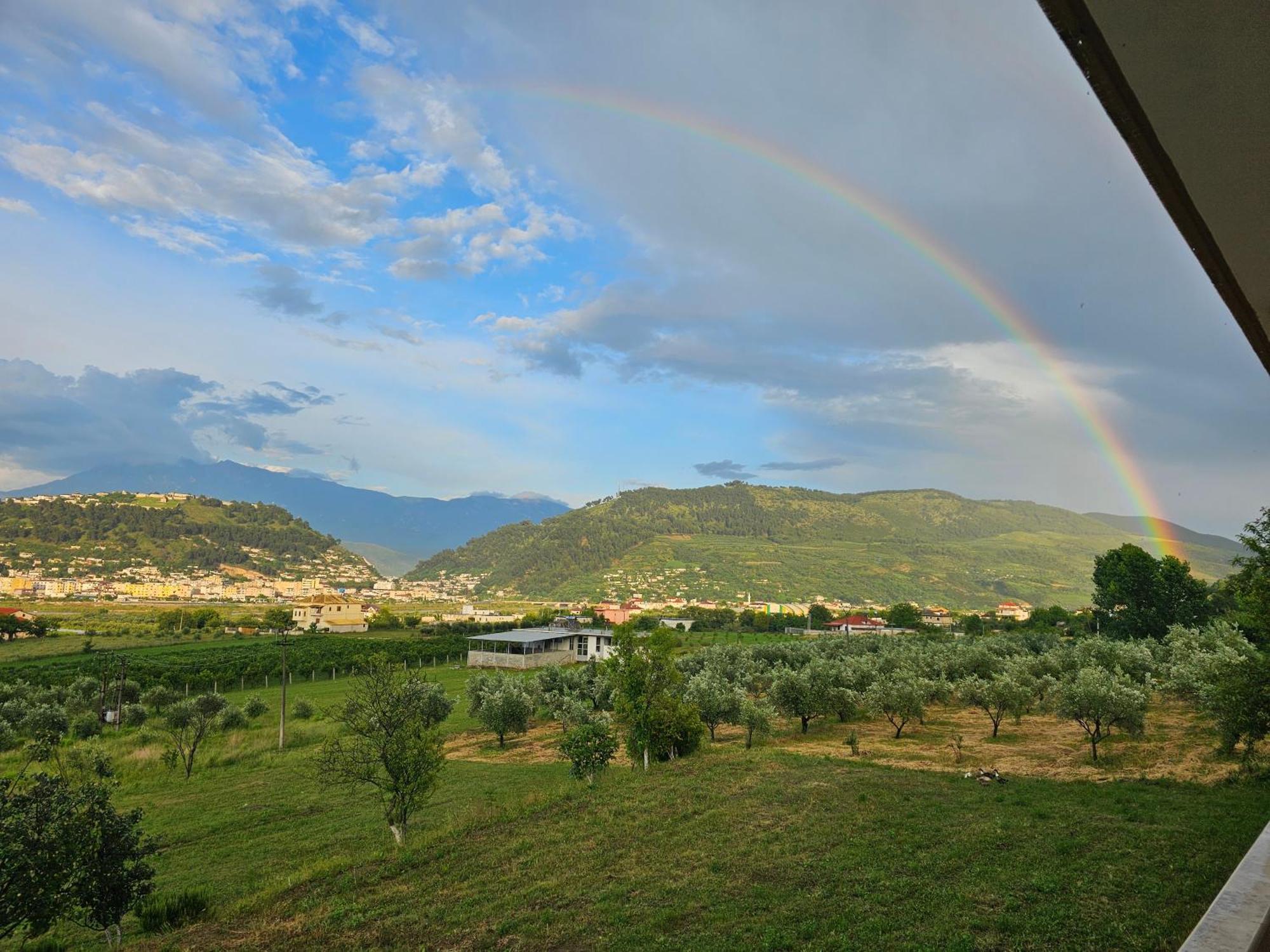 Guesthouse Iljaz Berat Exterior foto